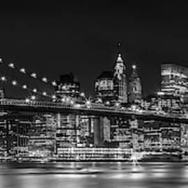 Night-Skyline NEW YORK CITY bw by Melanie Viola